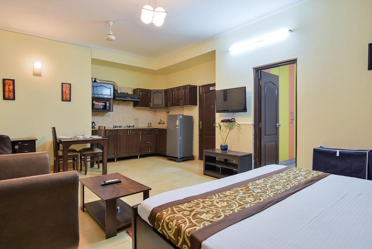 Studio Serviced Apartments Near Fortis Hospital Gurgaon Buitenkant foto