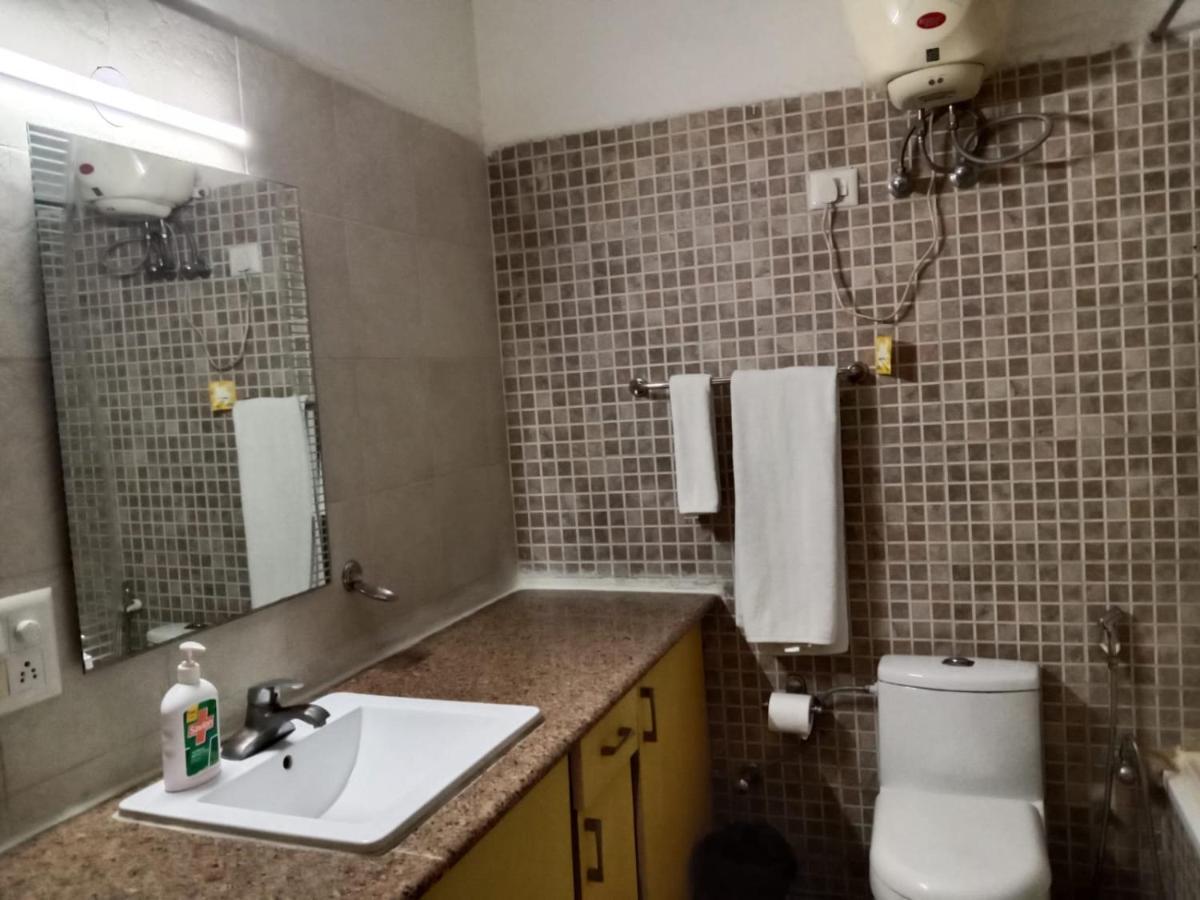 Studio Serviced Apartments Near Fortis Hospital Gurgaon Buitenkant foto